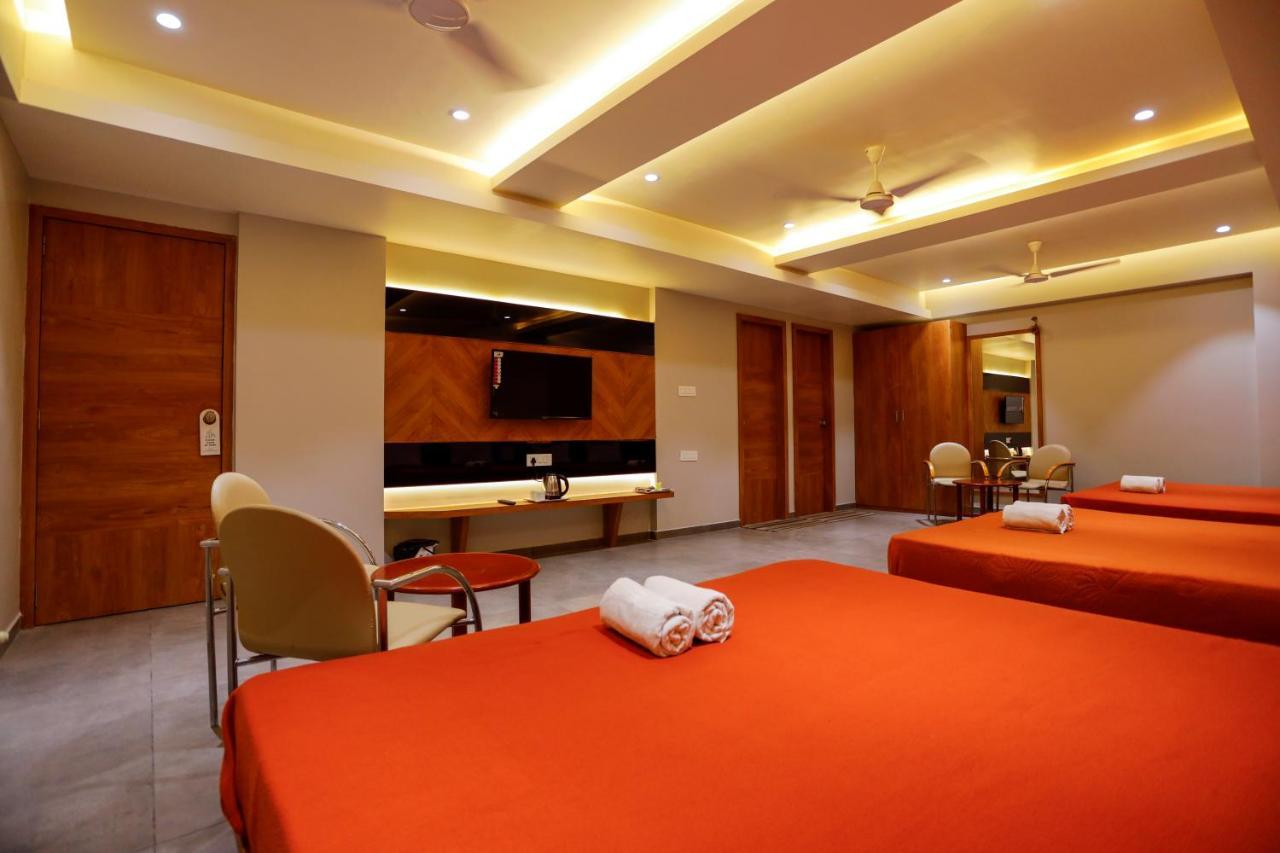 Hotel Om Сомнатх Экстерьер фото
